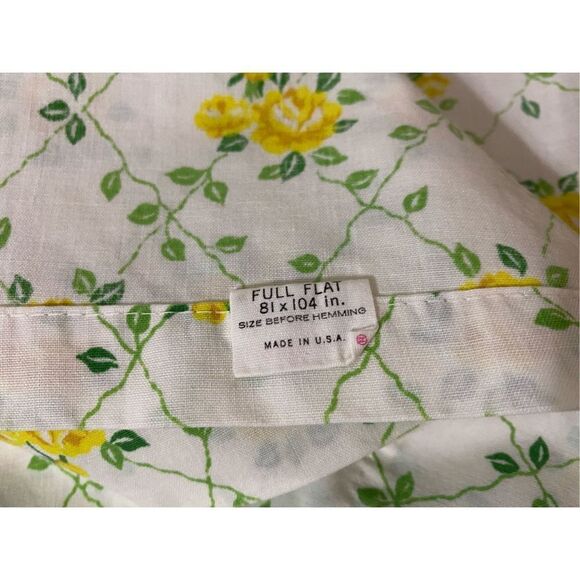 𝅺VINTAGE St. Mary’s yellow floral full flat sheet - Picture 5 of 6